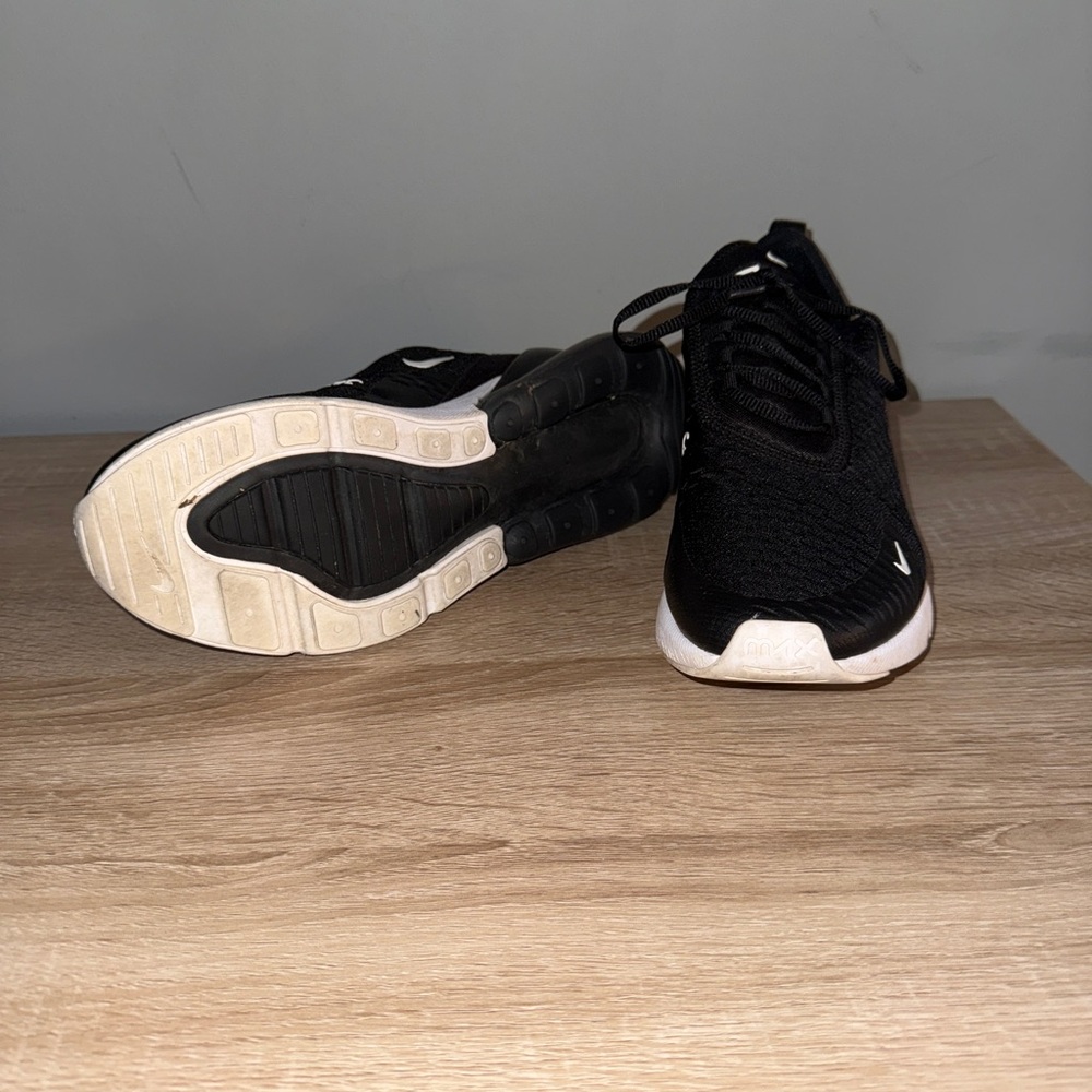 Nike Air Max 270 Black and White Sneakers - Size 9 - Picture 3 of 6